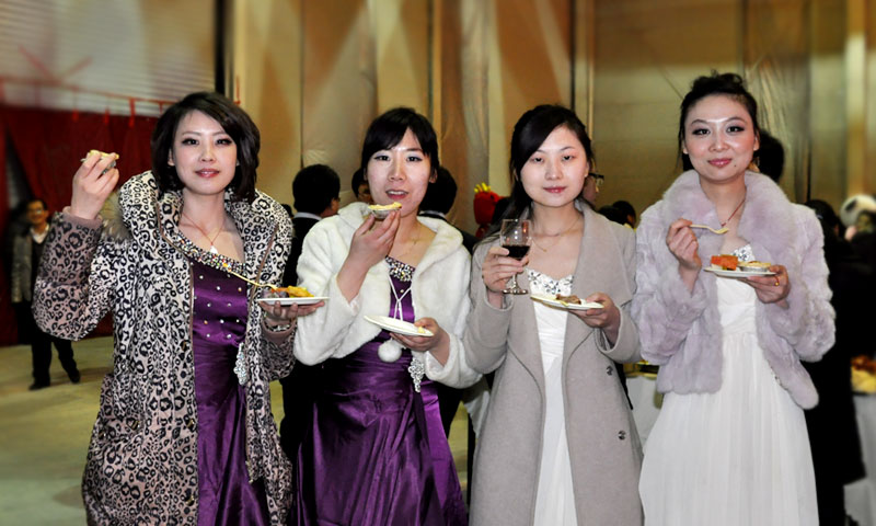 璀璨星夜:當珍饈佳釀遇見美女